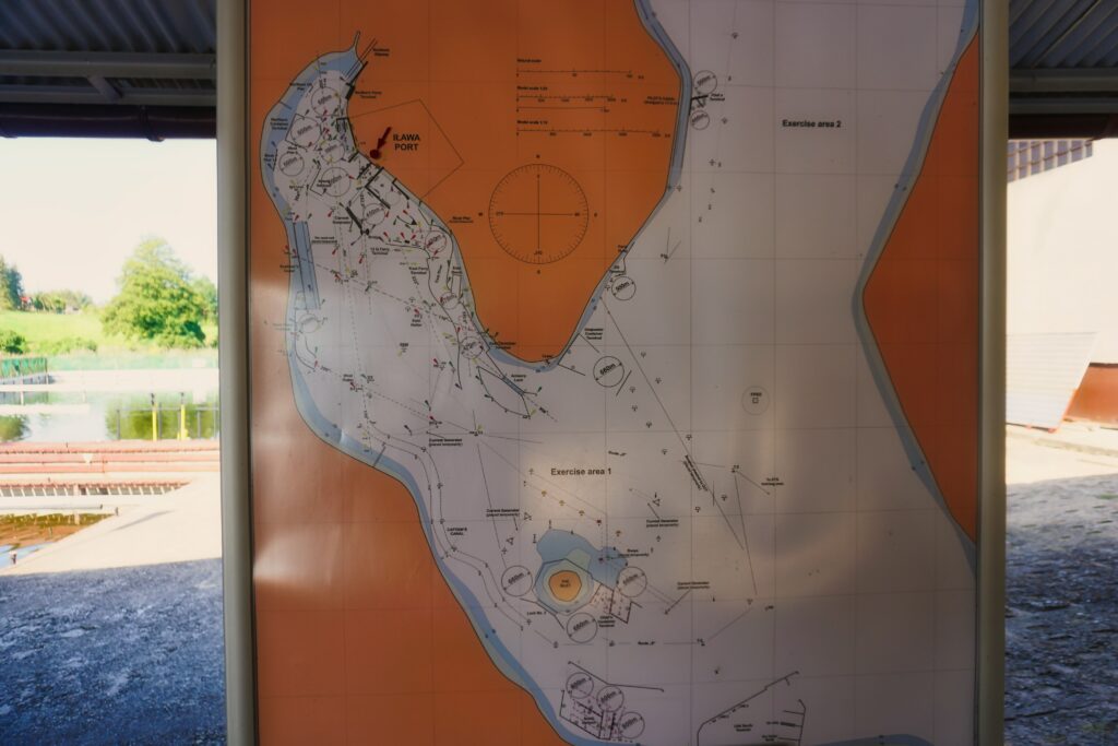 Mapa obszarów szkoleniowych jeziora Silm w ośrodku manewrowania statkami.