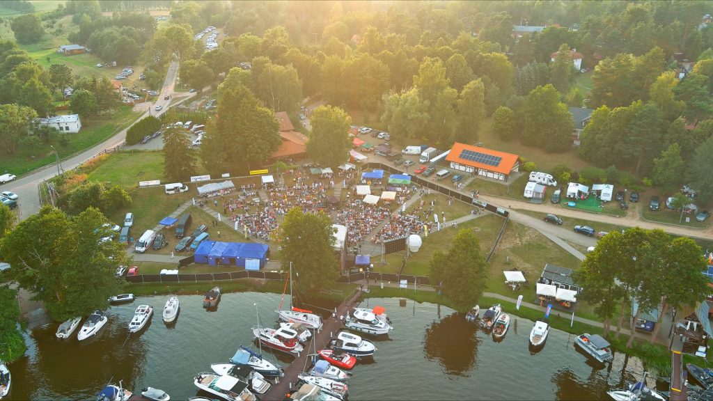 siemiany-festiwal-nad-jeziorakiem-amfiteatr-z-lotu-ptaka