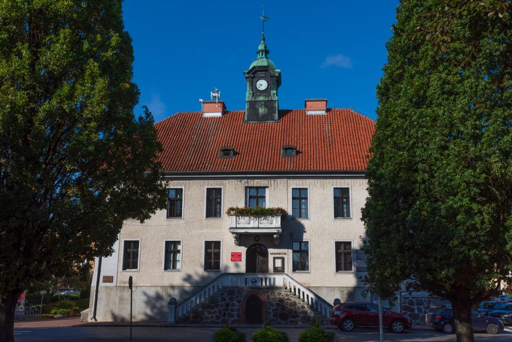 Budynek Muzeum Mazurskiego w Szczytnie widziany z zewnątrz